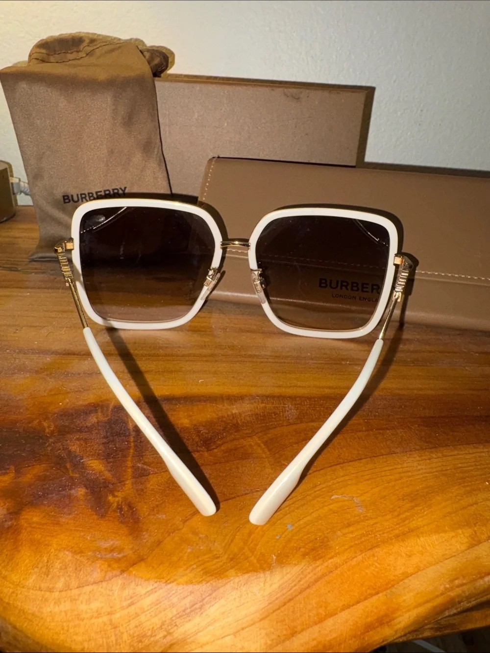 Burberry elegant square